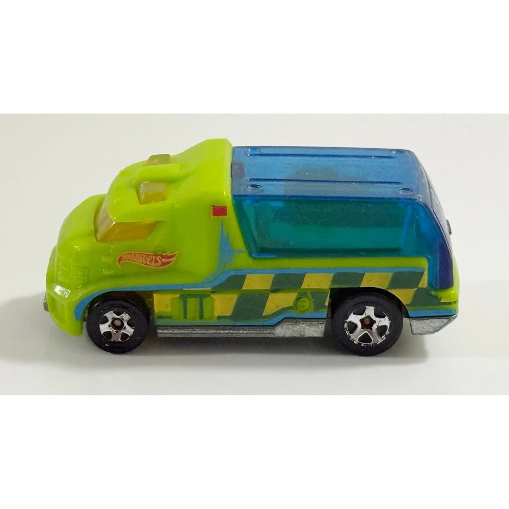 Hot Wheels Rapid Response Truck 1:64 Lime Green Blue Emergency Vehicle